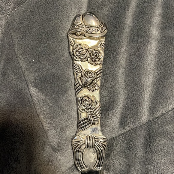 Mikasa cake cutting set. Silver plated. Used once. - Picture 4 of 7